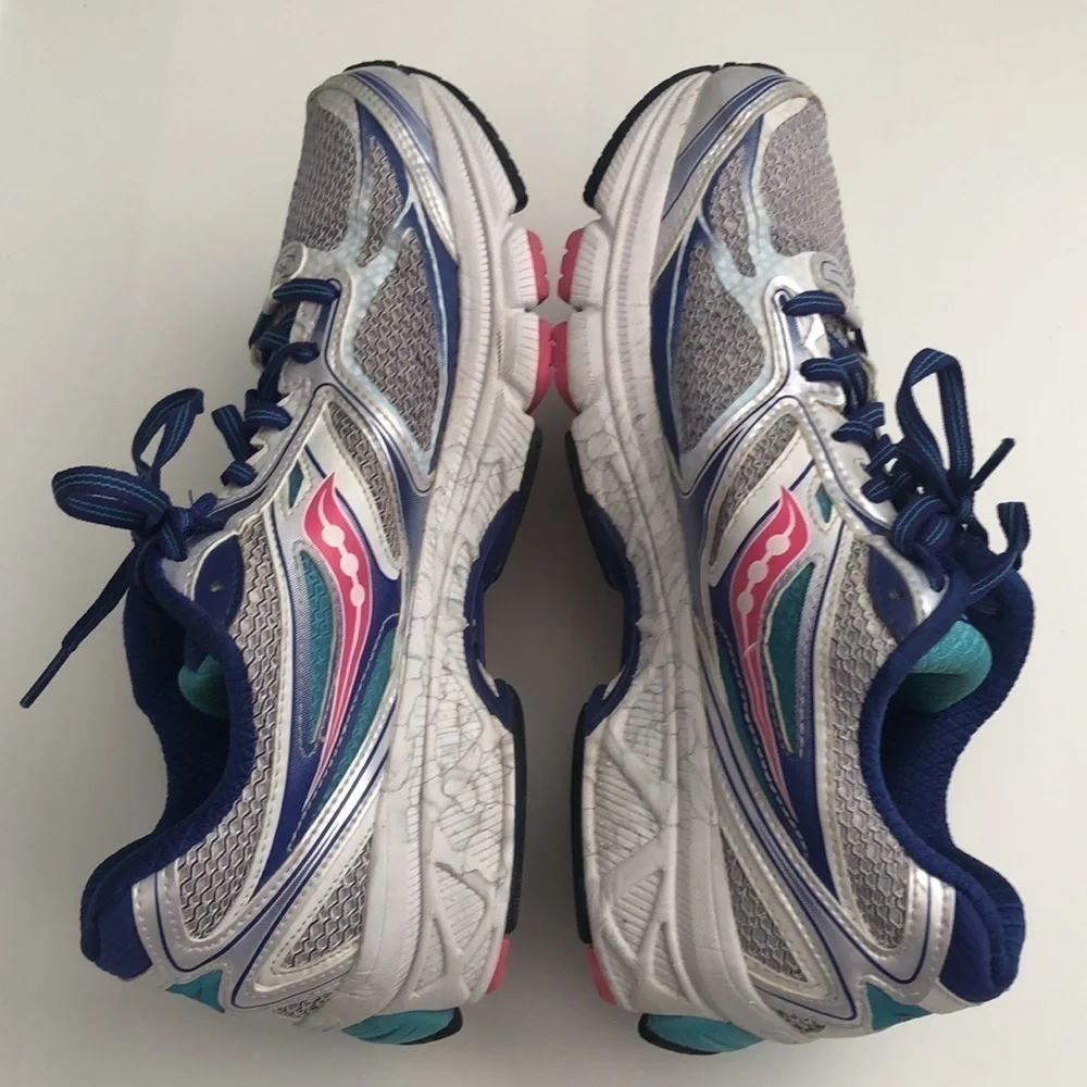 Saucony Guide 8 running shoes with mesh sides size 9 colors of silver blue white